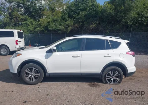 2017 Toyota Rav4 Xle z USA, uszkodzony, nr VIN JTMRFREVXHJ123793